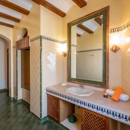 Villa Ryad Guia (Faro)